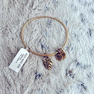 Alex and Ani palm leaf bracelet NWT